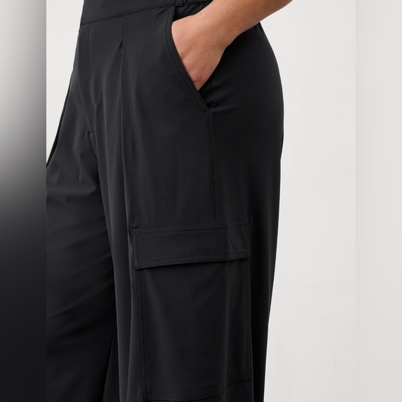 NWT Athleta Pinnacle Black Cargo Trouser Size 14. - Picture 3 of 7